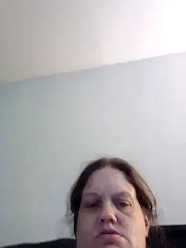 Earlybirdgetsworm online show from October 16, 2025, 10:38 am