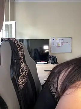 Evelinia online show from September 17, 2025, 12:18 pm