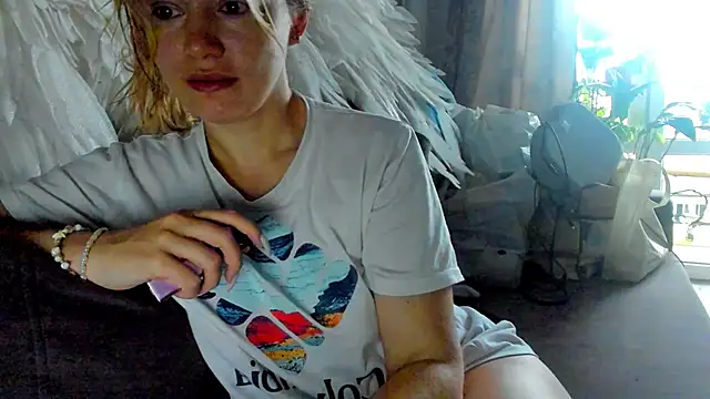 Snapshot of foxy_blond chatting on May 30, 2026, 12:30 am foxy blond online show from May 30, 2026, 12:30 am
