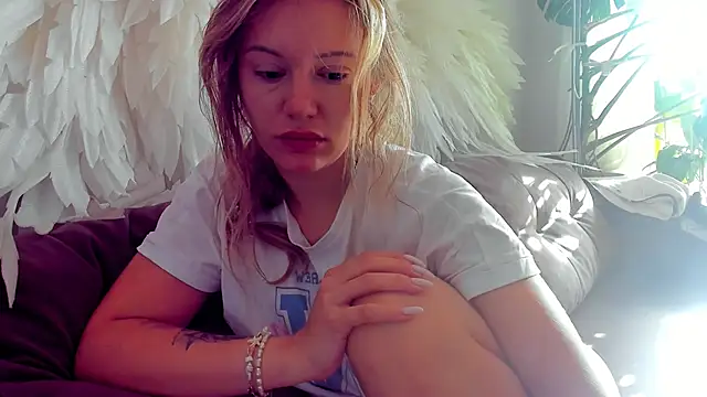 Snapshot of foxy_blond chatting on June 1, 2026, 12:34 am foxy blond online show from June 1, 2026, 12:34 am
