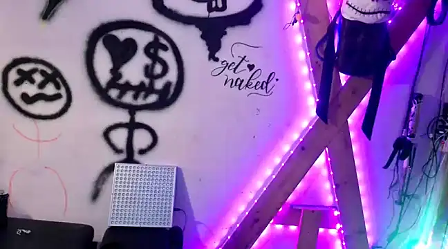 KRYZTALYNXXX online show from December 24, 2024, 2:54 pm