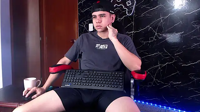 Snapshot of maty_hardx chatting on February 8, 2025, 12:17 pm maty hardx online show from February 8, 2025, 12:17 pm