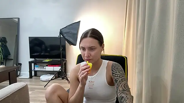 AnneBall online show from December 3, 2024, 1:54 pm