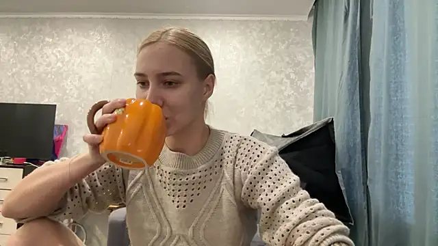 AnneBall online show from January 7, 2025, 10:43 am