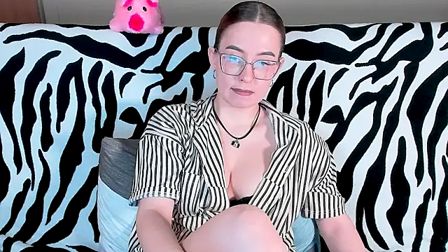 Snapshot of VeronikaKissuchi chatting on January 8, 2025, 7:45 pm VeronikaKissuchi online show from January 8, 2025, 7:45 pm