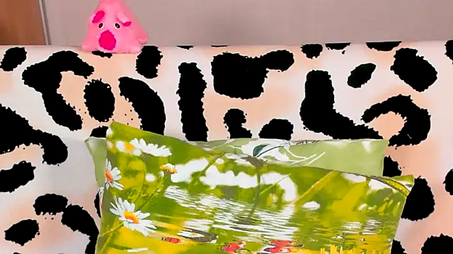 Snapshot of VeronikaKissuchi chatting on February 19, 2025, 9:25 pm VeronikaKissuchi online show from February 19, 2025, 9:25 pm