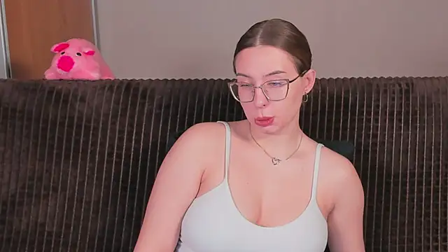 Snapshot of VeronikaKissuchi chatting on March 11, 2025, 9:48 pm VeronikaKissuchi online show from March 11, 2025, 9:48 pm