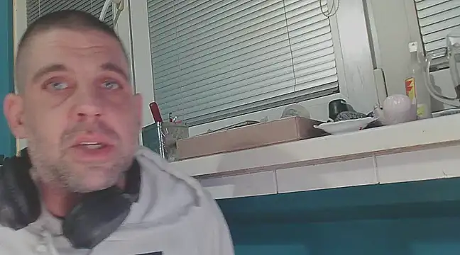 YouWantMe666 online show from February 13, 2025, 11:47 pm