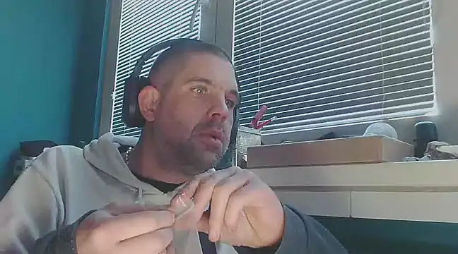 YouWantMe666 online show from February 15, 2025, 6:23 am