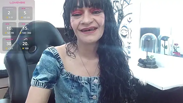 Snapshot of AlexandraJones_ chatting on February 12, 2026, 12:49 am AlexandraJones online show from February 12, 2026, 12:49 am