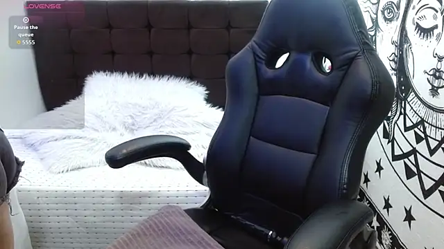 Snapshot of AlexandraJones_ chatting on February 16, 2026, 10:28 pm AlexandraJones online show from February 16, 2026, 10:28 pm