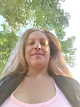 Snapshot of Dark_Angel_22 chatting on June 18, 2026, 4:35 am Dark Angel 22 online show from June 18, 2026, 4:35 am