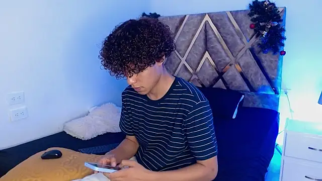 Snapshot of nickolas_moon chatting on December 25, 2024, 4:12 am nickolas moon online show from December 25, 2024, 4:12 am