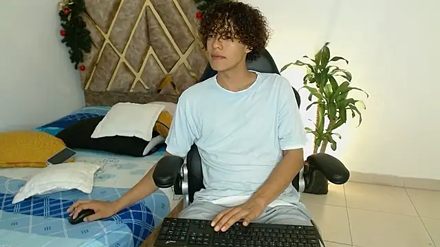 Snapshot of nickolas_moon chatting on December 25, 2024, 6:41 pm nickolas moon online show from December 25, 2024, 6:41 pm