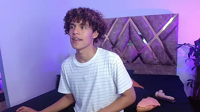 Snapshot of nickolas_moon chatting on February 2, 2025, 7:35 pm nickolas moon online show from February 2, 2025, 7:35 pm