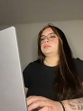 NatyOlson online show from June 30, 2026, 2:34 am