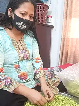 Snapshot of Desi_Best_Anal chatting on February 19, 2025, 8:33 am Desi Best Anal online show from February 19, 2025, 8:33 am