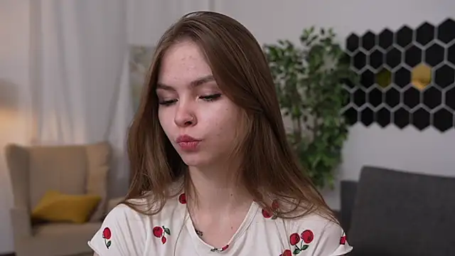 Snapshot of CherrylReid chatting on December 5, 2024, 8:22 pm CherrylReid online show from December 5, 2024, 8:22 pm