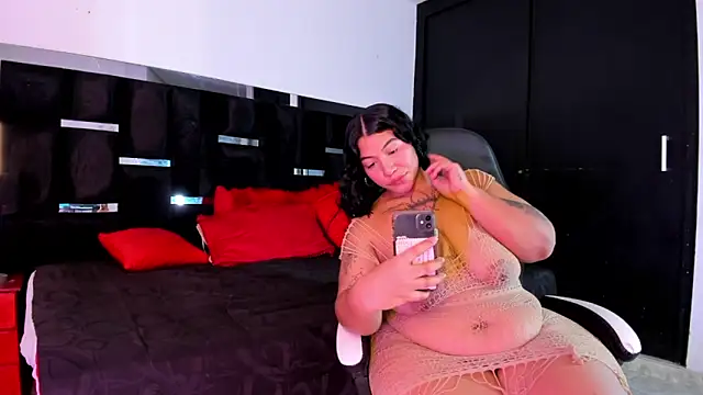 Snapshot of Tasha_Sant chatting on October 17, 2025, 9:06 pm Tasha Sant online show from October 17, 2025, 9:06 pm