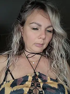 Snapshot of candy_queeen chatting on June 6, 2026, 3:55 am candy queeen online show from June 6, 2026, 3:55 am