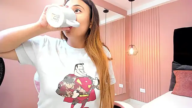 Snapshot of dulce_santamaria chatting on December 6, 2024, 12:12 am dulce santamaria online show from December 6, 2024, 12:12 am