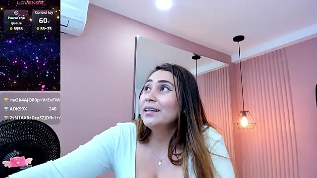 Snapshot of dulce_santamaria chatting on December 8, 2024, 7:43 pm dulce santamaria online show from December 8, 2024, 7:43 pm