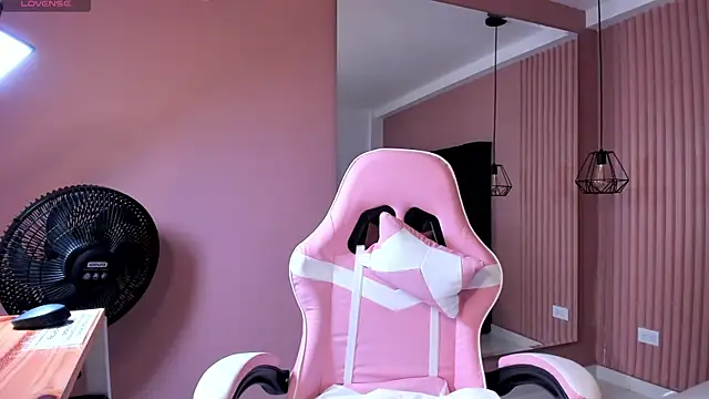 Snapshot of dulce_santamaria chatting on December 12, 2024, 9:58 pm dulce santamaria online show from December 12, 2024, 9:58 pm