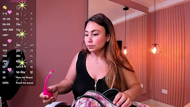 Snapshot of dulce_santamaria chatting on December 19, 2024, 9:38 pm dulce santamaria online show from December 19, 2024, 9:38 pm