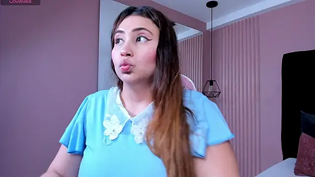 Snapshot of dulce_santamaria chatting on January 7, 2025, 10:30 pm dulce santamaria online show from January 7, 2025, 10:30 pm