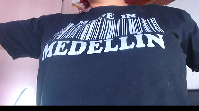 Snapshot of Amara_Red chatting on April 1, 2026, 11:11 am Amara Red online show from April 1, 2026, 11:11 am