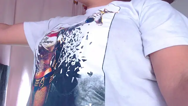 Snapshot of Amara_Red chatting on April 7, 2026, 11:21 am Amara Red online show from April 7, 2026, 11:21 am