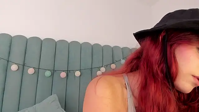 Snapshot of AnnyCherry_ chatting on March 12, 2025, 1:36 am AnnyCherry  online show from March 12, 2025, 1:36 am