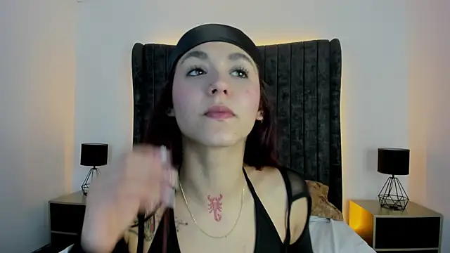 Snapshot of AnnyCherry_ chatting on September 30, 2025, 10:04 pm AnnyCherry  online show from September 30, 2025, 10:04 pm
