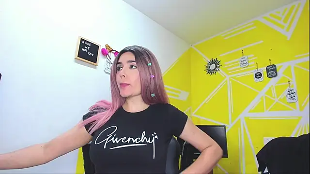 Nikolle Rouss online show from February 10, 2026, 6:17 am