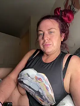 Snapshot of redxxxvixen chatting on May 20, 2026, 11:44 pm redxxxvixen online show from May 20, 2026, 11:44 pm
