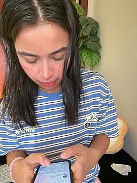 Adriennesexxx online show from April 22, 2026, 5:47 pm