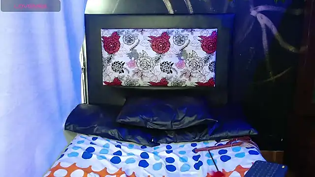 Snapshot of ling_ling24 chatting on December 5, 2024, 3:17 pm ling ling24 online show from December 5, 2024, 3:17 pm