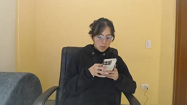 Snapshot of ling_ling24 chatting on October 18, 2025, 3:09 am ling ling24 online show from October 18, 2025, 3:09 am