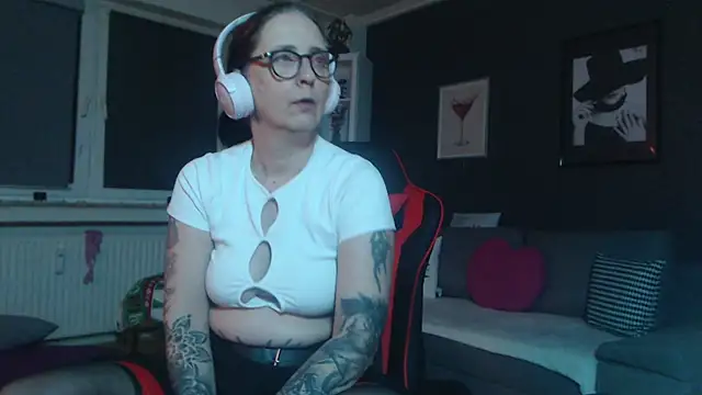 EiskalterEngel74 online show from January 10, 2025, 11:18 pm