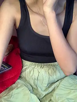 Snapshot of Asianmombigasss chatting on January 19, 2026, 3:21 am Asianmombigasss online show from January 19, 2026, 3:21 am