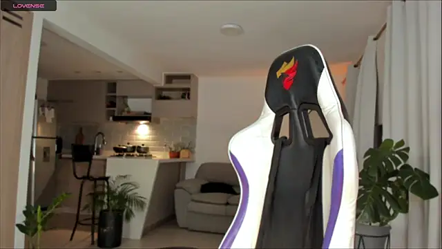  Miss Anna  online show from April 8, 2026, 4:34 am