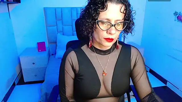 Snapshot of Daneshka_naughty chatting on October 2, 2025, 12:39 am Daneshka naughty online show from October 2, 2025, 12:39 am