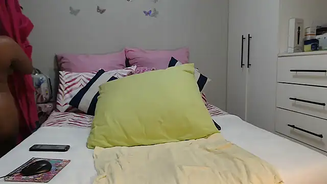 Amberbela online show from May 13, 2026, 4:10 am