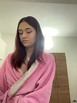 Snapshot of HallieLemon1 chatting on December 24, 2024, 2:33 pm HallieLemon1 online show from December 24, 2024, 2:33 pm