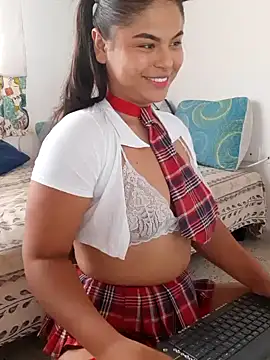 Snapshot of Cleo_hills chatting on December 6, 2024, 3:44 pm Cleo hills online show from December 6, 2024, 3:44 pm