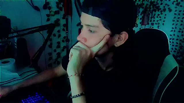 Snapshot of Andy_gray chatting on April 14, 2026, 6:36 pm Andy gray online show from April 14, 2026, 6:36 pm