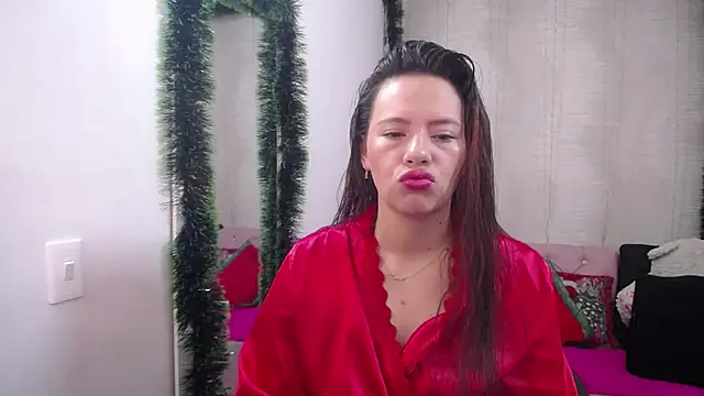 Snapshot of lauraguzman chatting on January 2, 2025, 12:02 am lauraguzman online show from January 2, 2025, 12:02 am