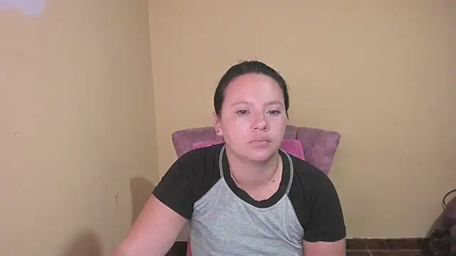lauraguzman online show from July 8, 2026, 3:55 am