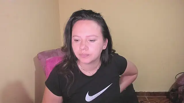 lauraguzman online show from July 9, 2026, 3:54 am