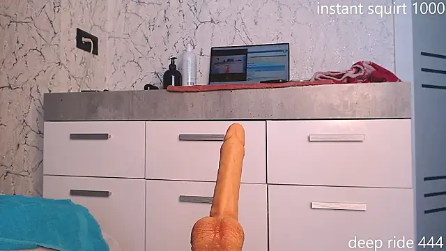 Simplegirl1997 online show from February 6, 2026, 7:23 am